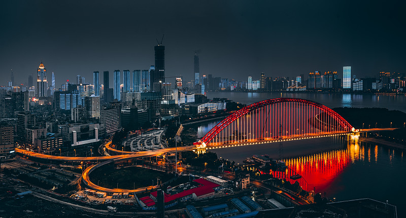 武汉晴川桥的灯光秀图片素材