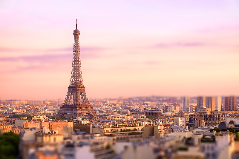 巴黎埃菲尔铁塔上的日落图片下载