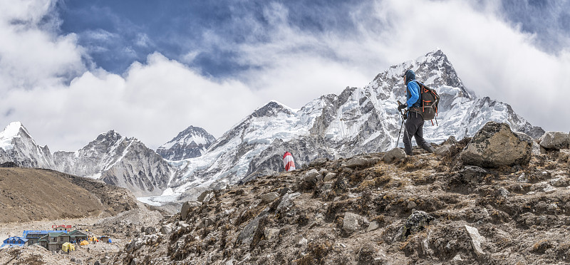 尼泊尔，Solo Khumbu，珠穆朗玛峰，在Gorak Shep徒步的登山者图片下载