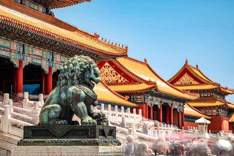 中国北京故宫建筑前的石狮子图片下载
