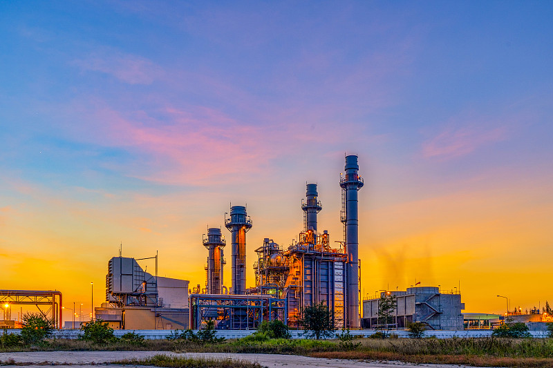 石油和天然气炼制工业工厂日落图片素材