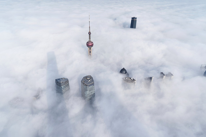 上海天际线在平流层浓雾，中国图片素材