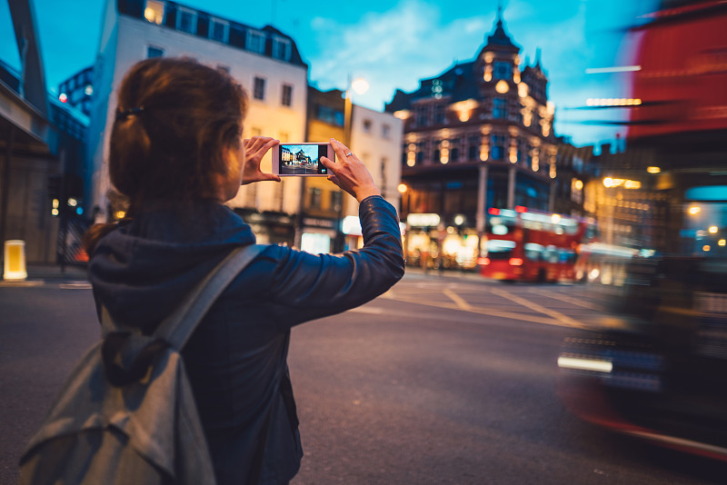 游客在伦敦拍照图片素材