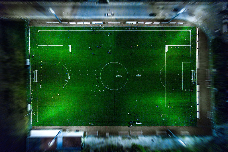 足球场在夜间鸟瞰图图片下载