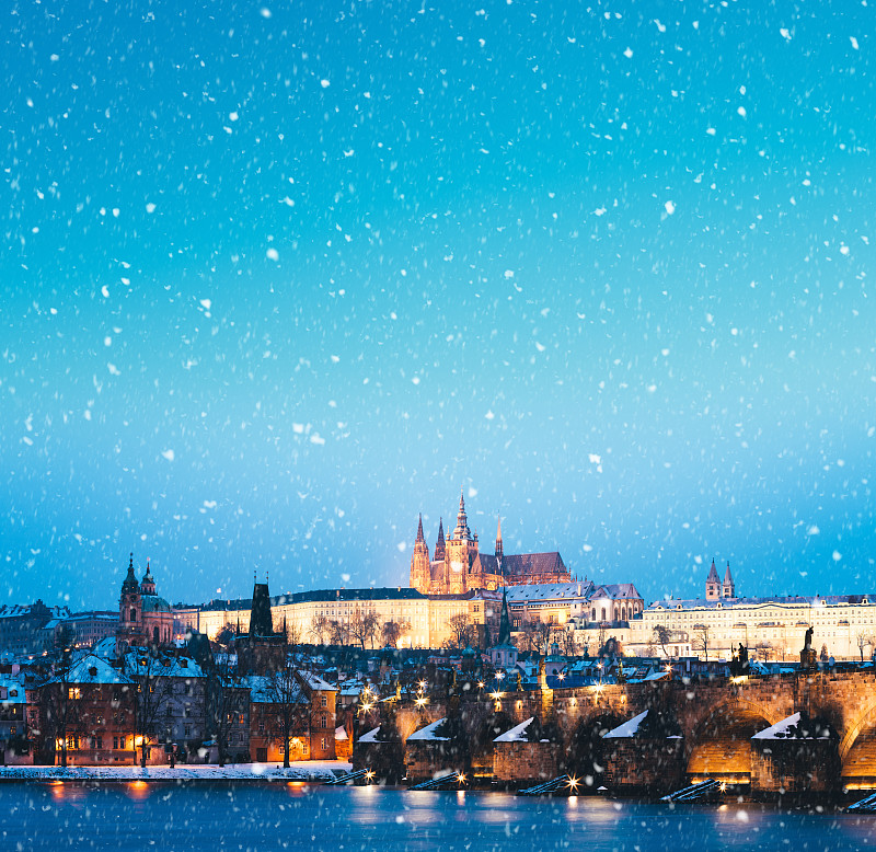 下雪在布拉格图片下载