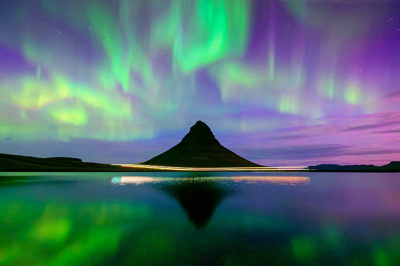冰岛草帽山的极光图片下载