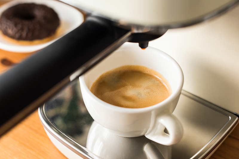 咖啡机制作浓缩咖啡图片素材