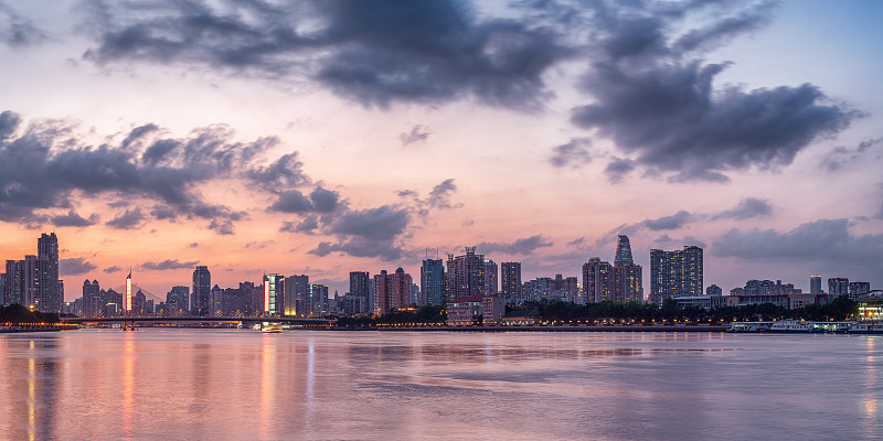 广州珠江新城-广州塔城市天际线滨水夜景图片下载