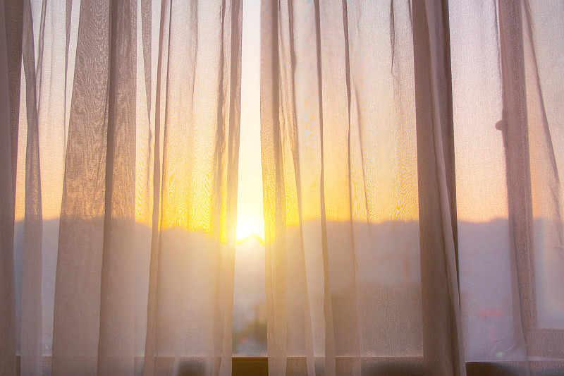 夕阳下的窗帘图片素材