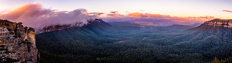 鸟瞰图的蓝山上午，劳森，澳大利亚图片下载