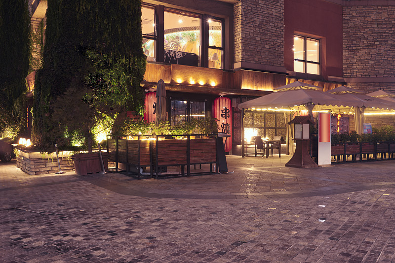 北京商业步行街露天餐馆夜景图片素材