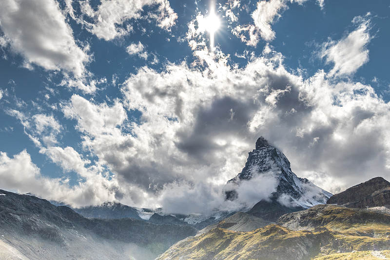 白雪皑皑的山脉，泽马特，瑞士图片素材