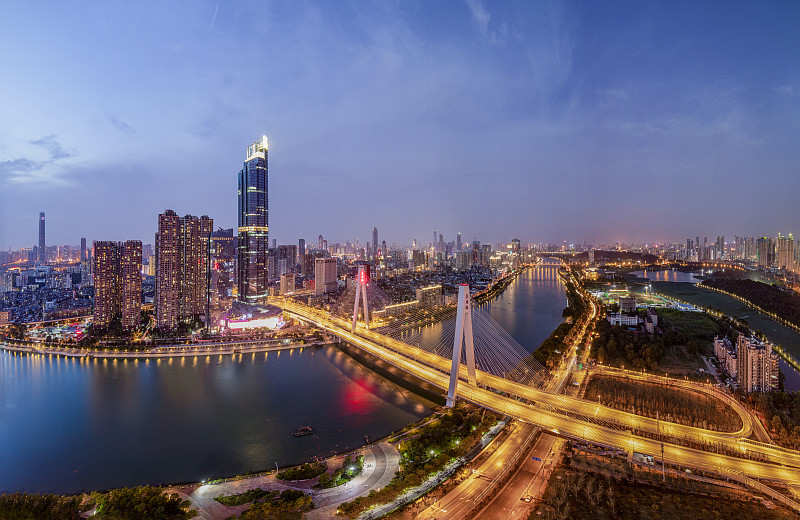 武汉汉江月湖桥与越秀财富金融中心图片下载