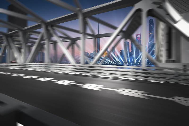 上海陆家嘴金融中心天际线运动模糊的钢铁桥梁图片素材