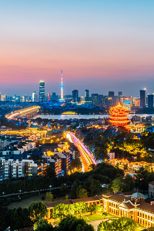中国湖北武汉黄鹤楼高角度风光夜景图片素材