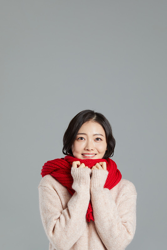 韩语，毛衣，暖和的衣服，冬天，盯着图片素材