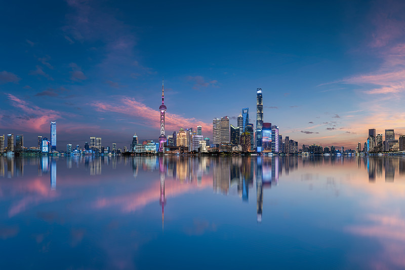 上海城市天际线倒影图片下载