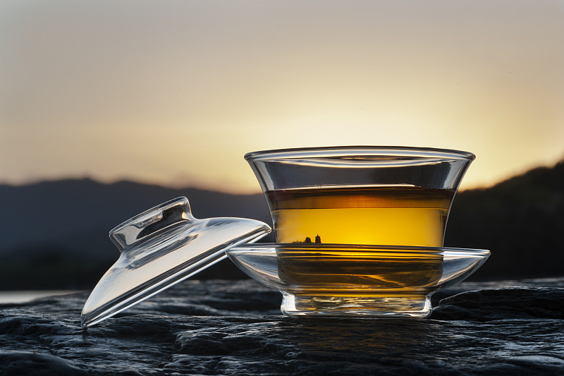 颐和园夕阳下的玻璃茶具图片下载