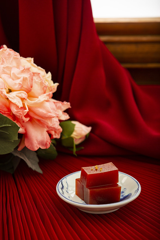 春节美食系列花开富贵，老北京小吃山楂糕静物图片下载