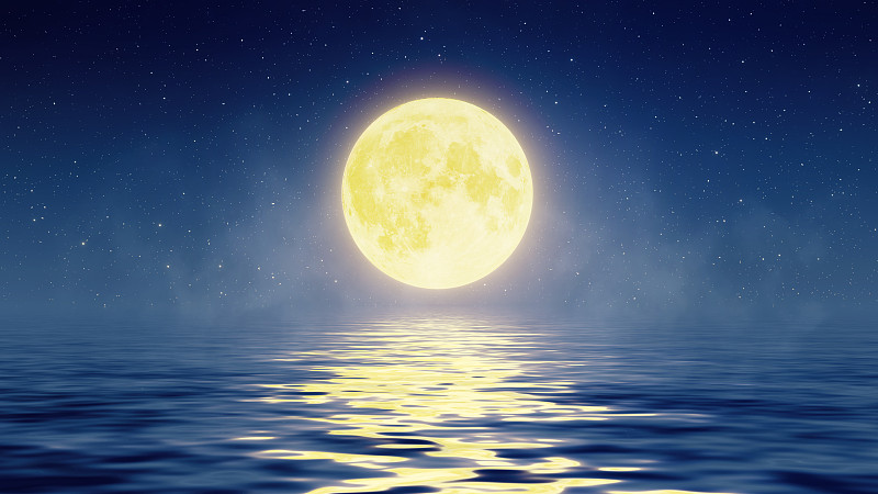 月亮倒映在水面上图片下载