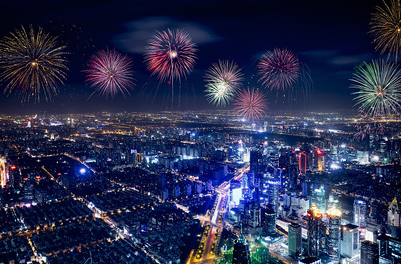 璀璨节日焰火下的上海城市夜景图片下载