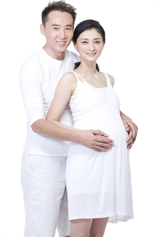 年轻夫妇期待新生儿图片下载
