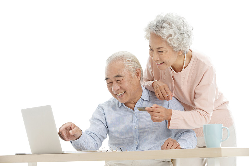 幸福的老年夫妇在网购图片下载