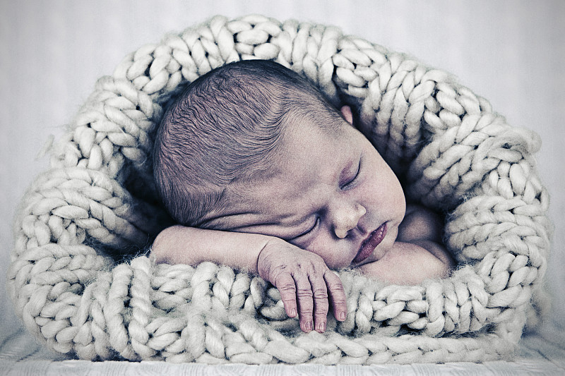 初生女婴(0-1个月)图片下载