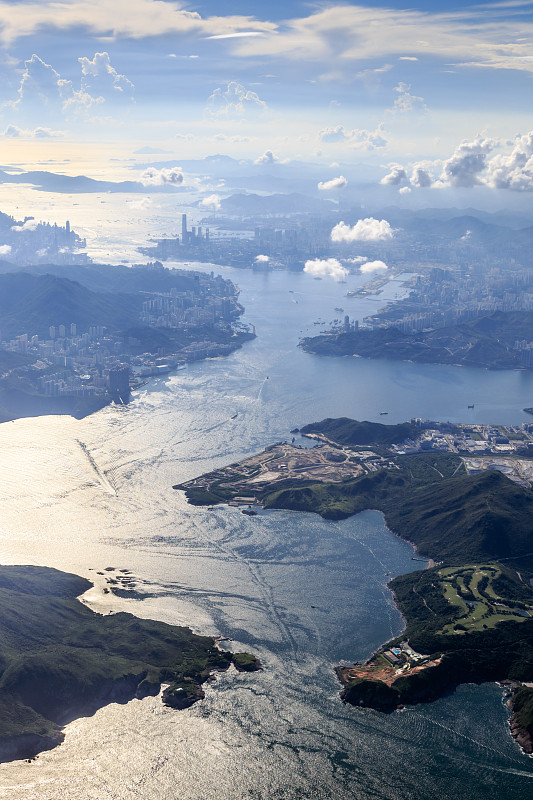 自东向西俯瞰曲折的香港维多利亚港图片下载