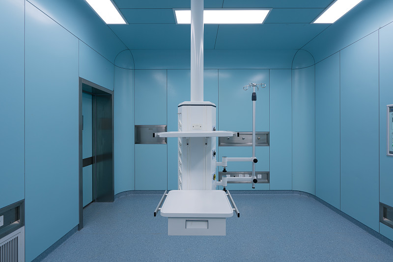 医院手术室中的医用吊塔图片素材