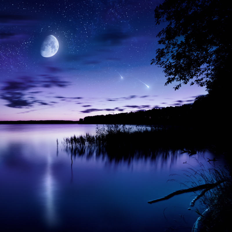 湖的夜景图片素材