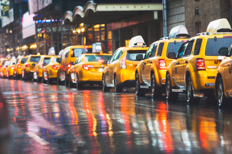 纽约，一排一排的出租车图片下载
