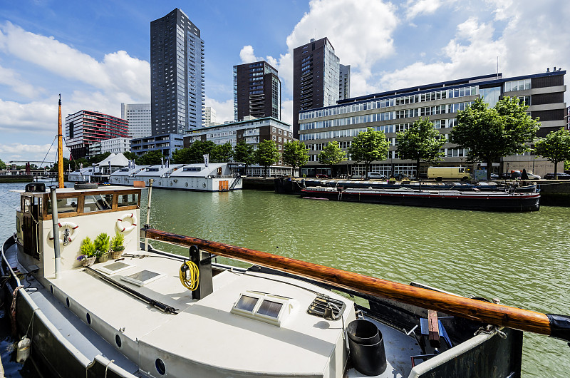 荷兰，鹿特丹，Wijnhaven有系泊的船图片下载