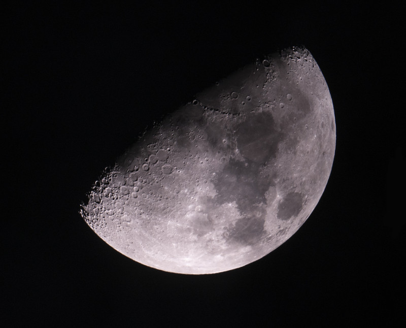 傍晚半月图片图片