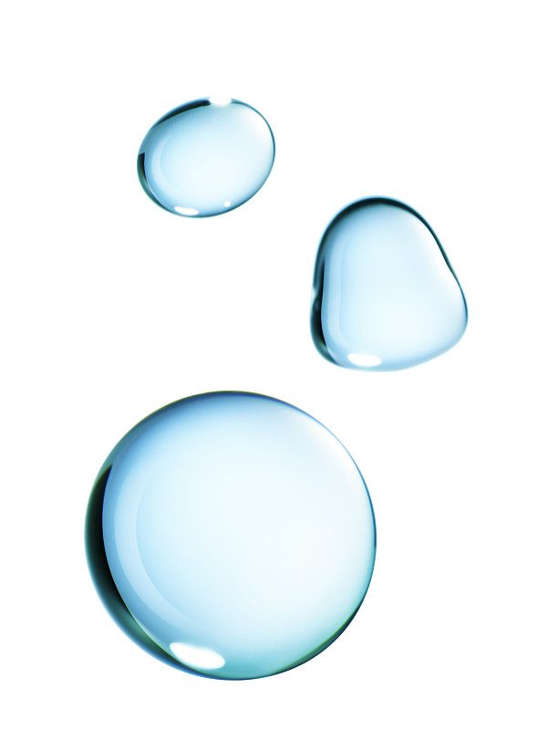三个下落的水滴的特写，孤立在白色的背景上图片下载