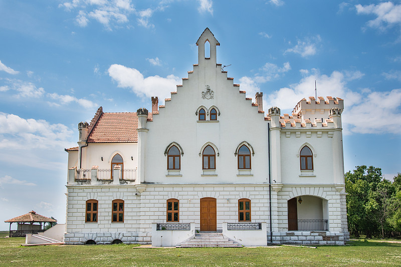 Kapetanovo是一座新哥特式城堡，位于塞尔维亚东北部Plandiste市的Stari Lec村。图片素材