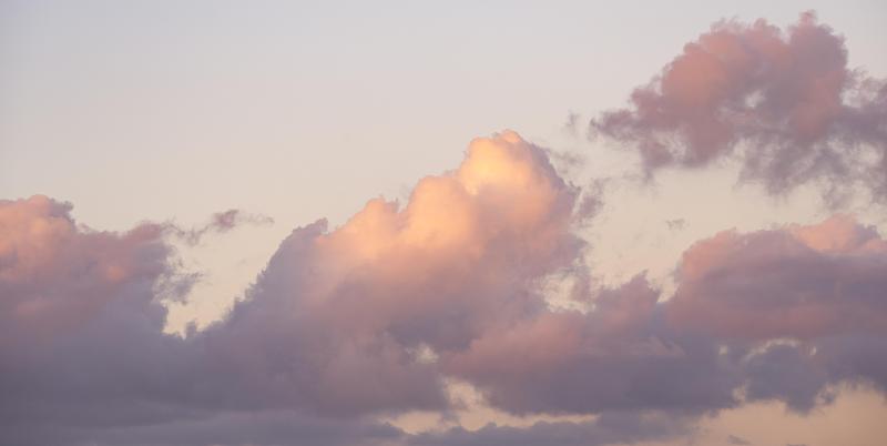 日落时的大气云，帕罗斯，基克拉泽斯，希腊图片下载