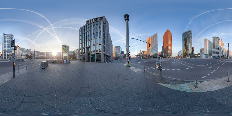 360°视图在最繁忙的广场在柏林，波茨坦广场图片下载