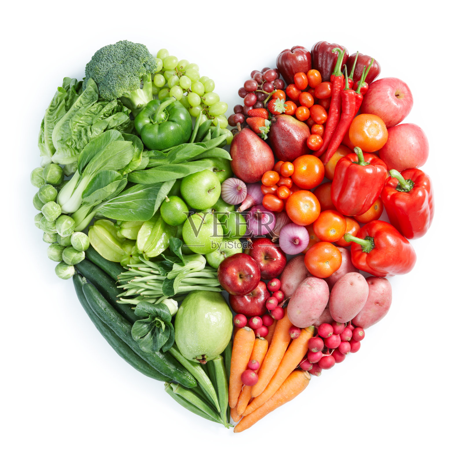 心形陈列着绿色、红色的健康食品照片摄影图片
