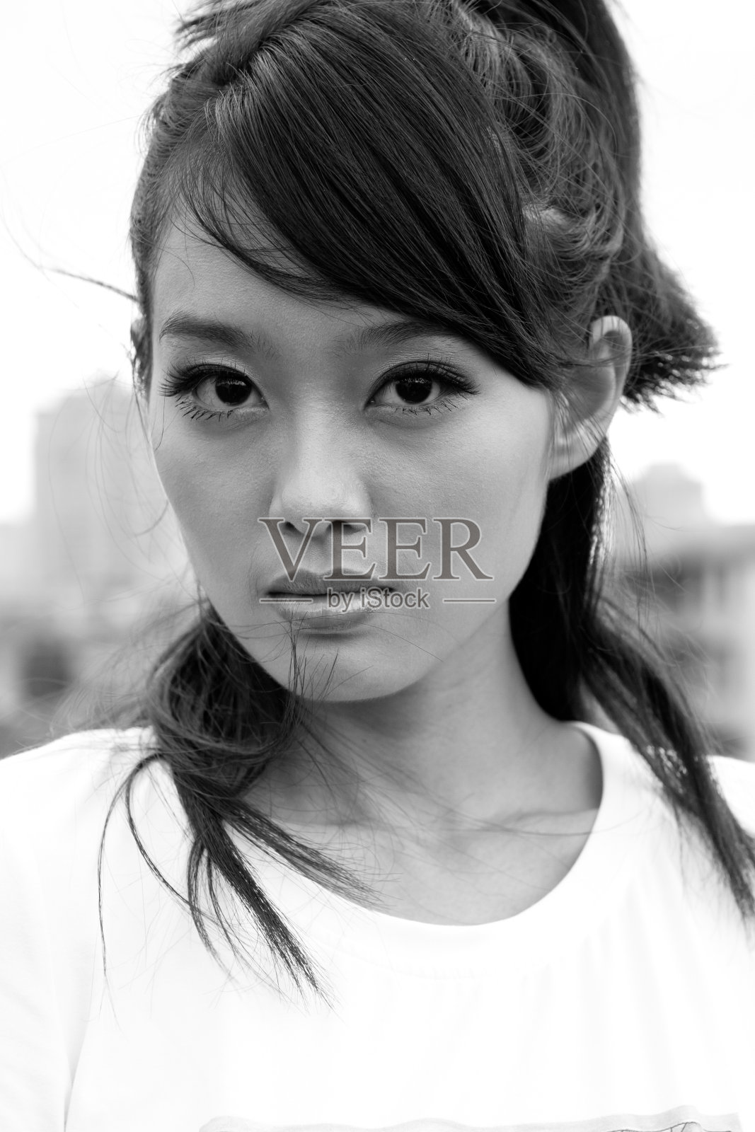单身亚洲年轻模特肖像照片摄影图片