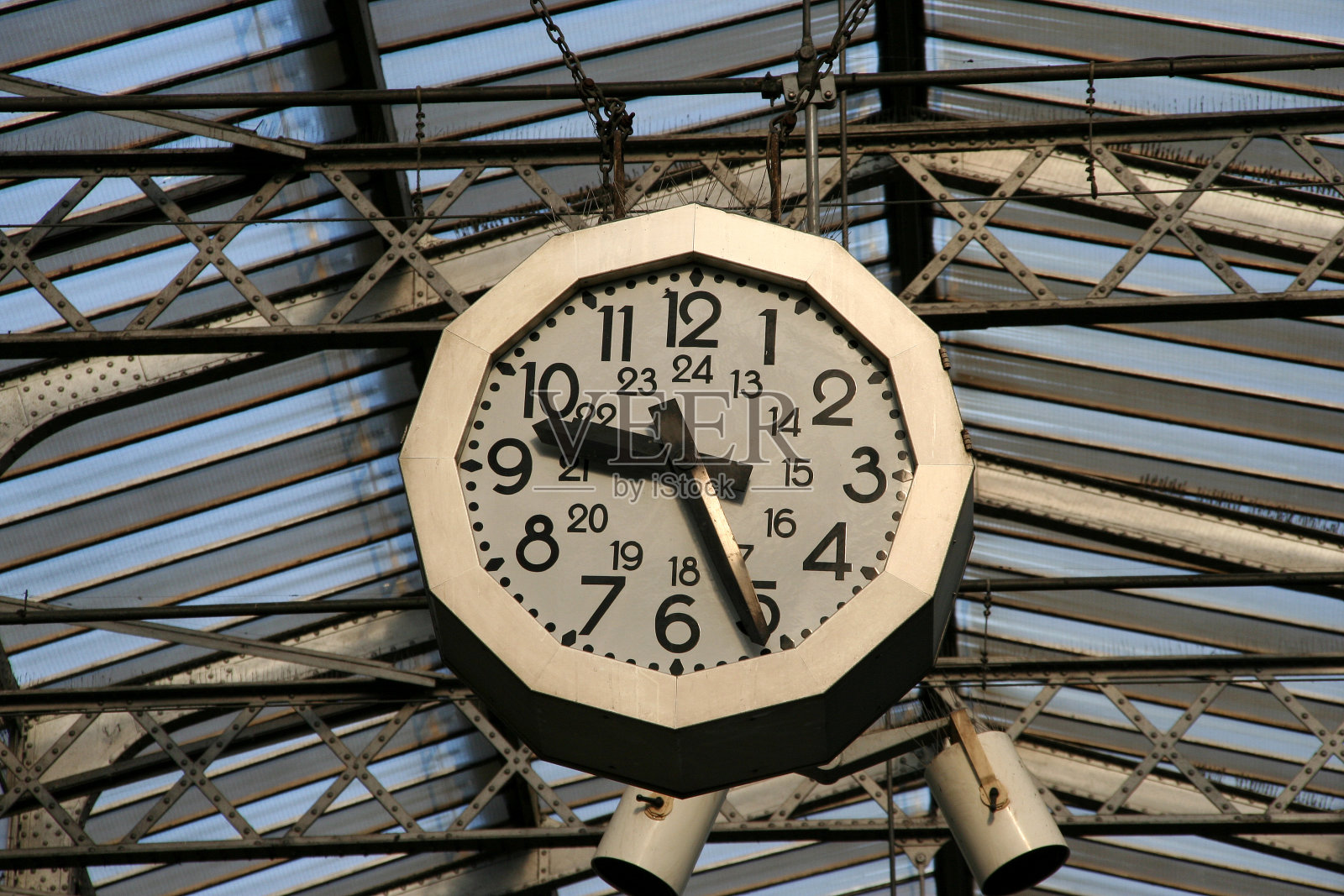 火车站的钟照片摄影图片