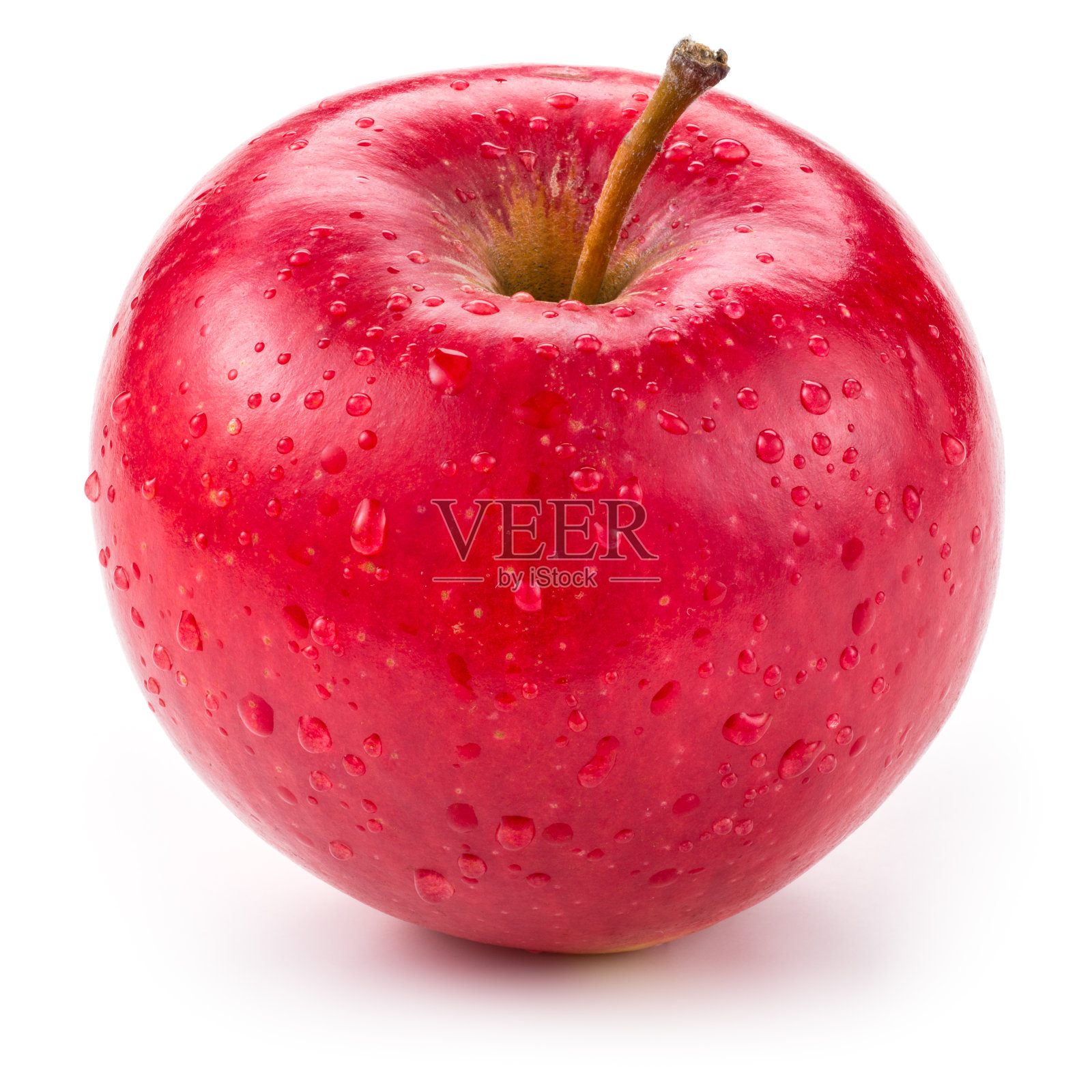 新鲜的红湿苹果，滴在白色上。照片摄影图片