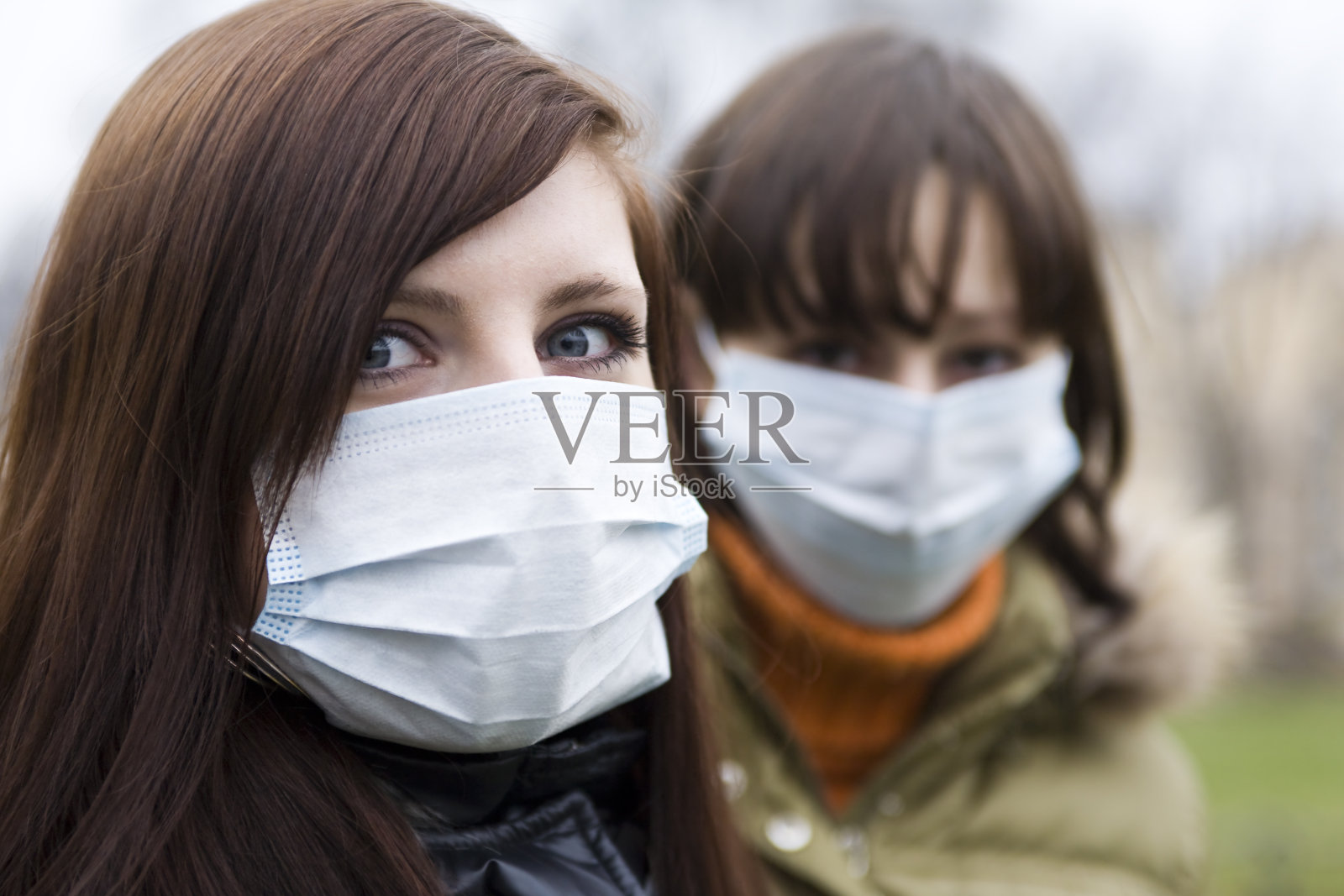 戴流感口罩的妇女照片摄影图片