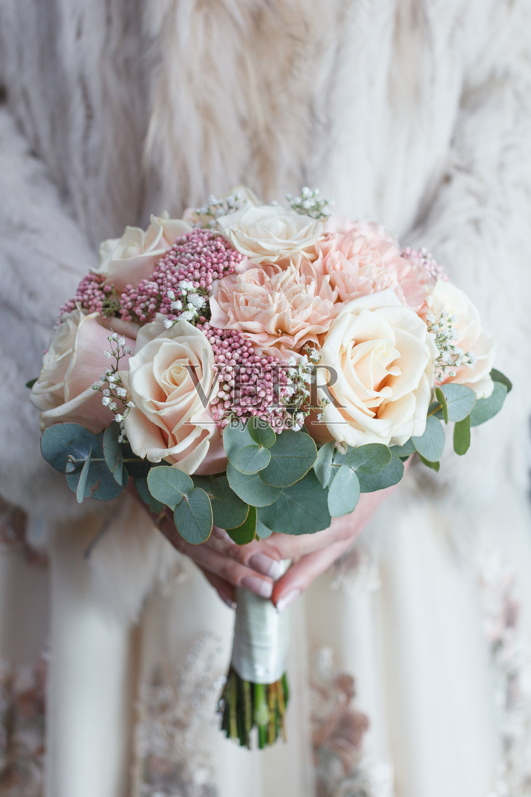 奶油和浅粉色的婚礼花束照片摄影图片