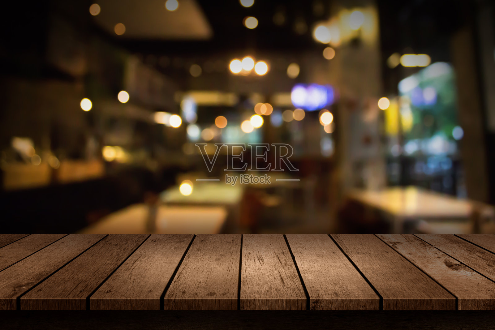 用抽象的散景灯光背景模糊咖啡店或咖啡厅餐厅。用于创建蒙太奇产品显示照片摄影图片