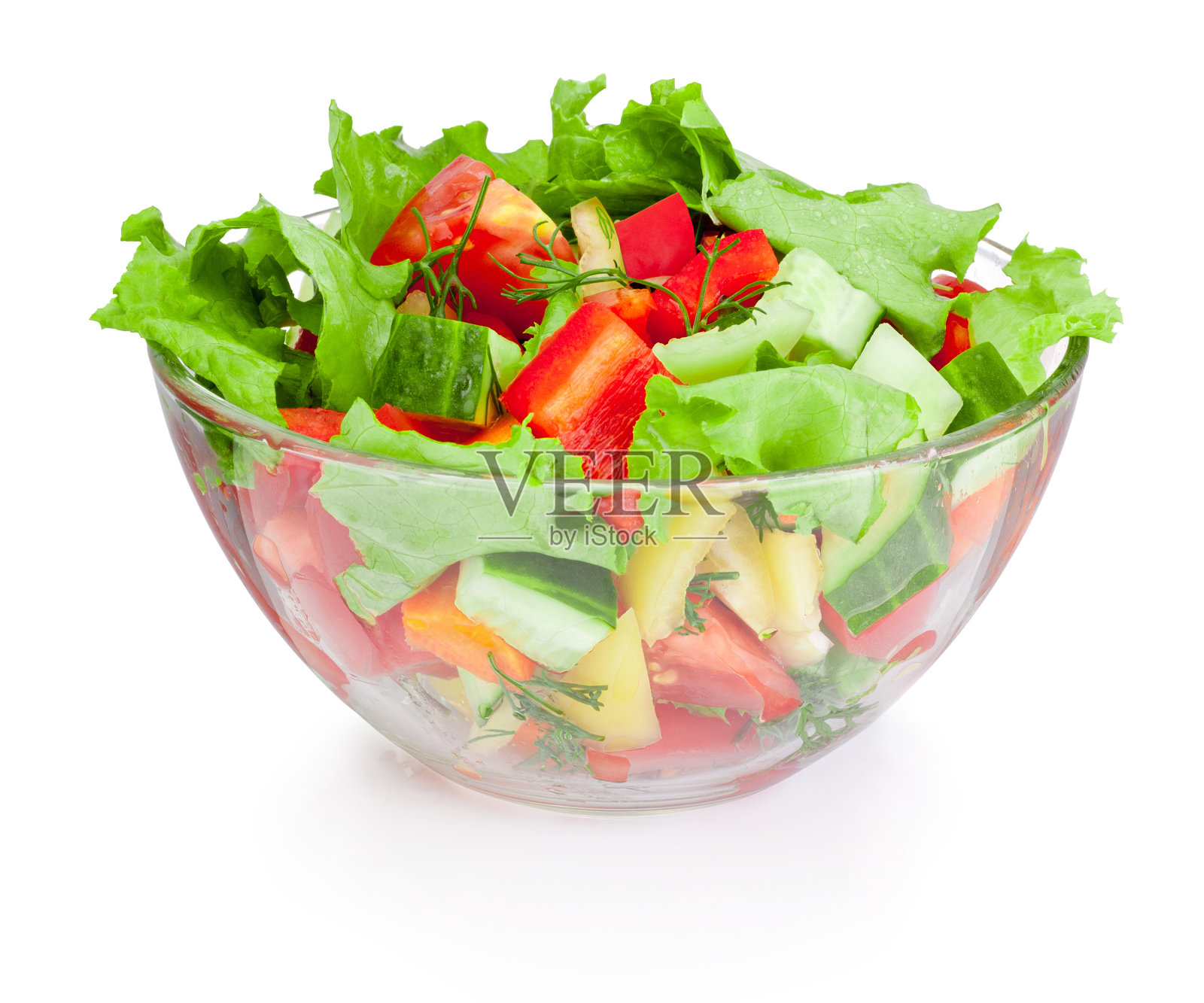 新鲜蔬菜沙拉在玻璃碗孤立在白色背景照片摄影图片