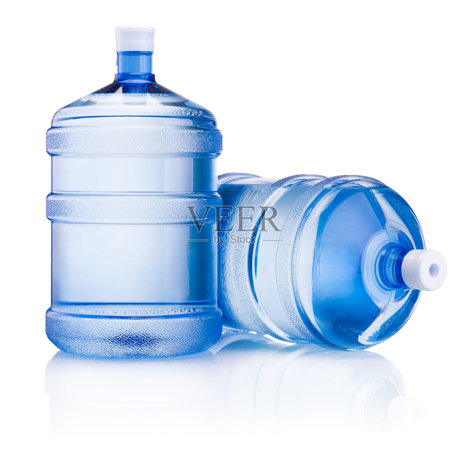 两大瓶水孤立在白色背景上照片摄影图片