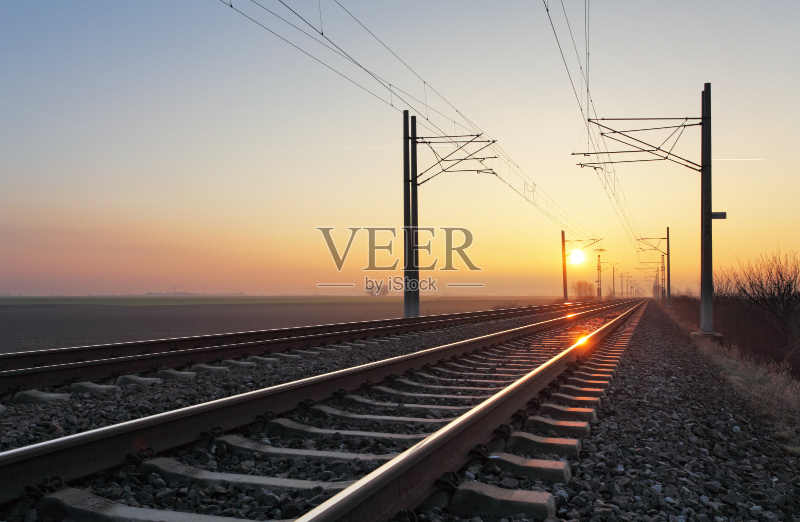 铁路-日落与太阳的铁路照片摄影图片