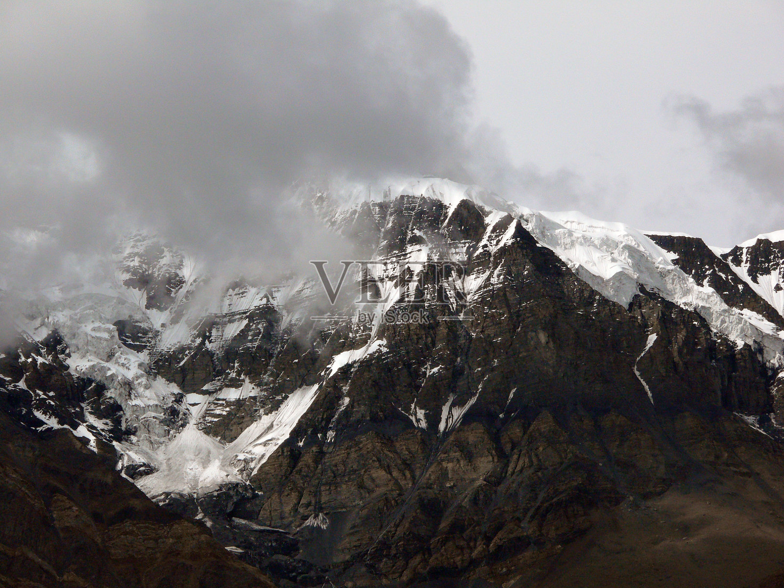东楚鲁喜马拉雅峰被季风云笼罩照片摄影图片