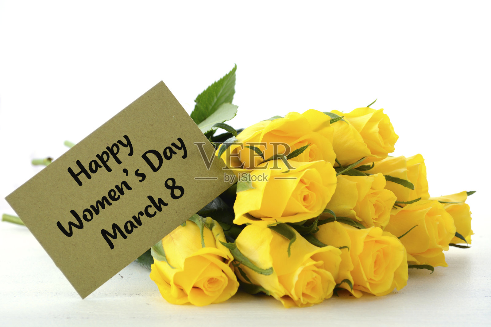 国际妇女节黄玫瑰礼物。照片摄影图片